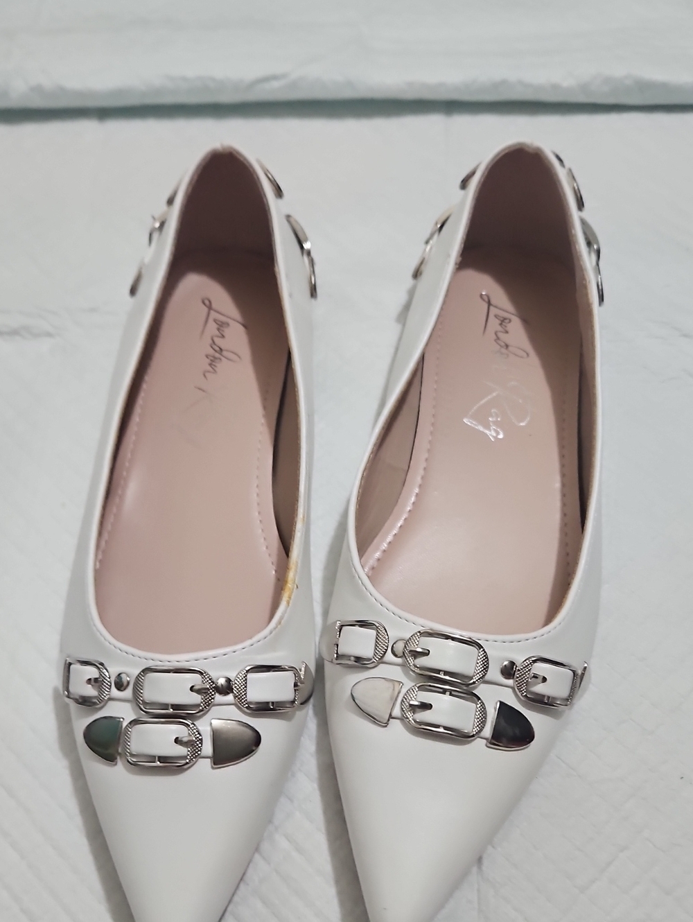 London Rag Pointed Toe White Buckled Flats - Brand Unknown Sz 9